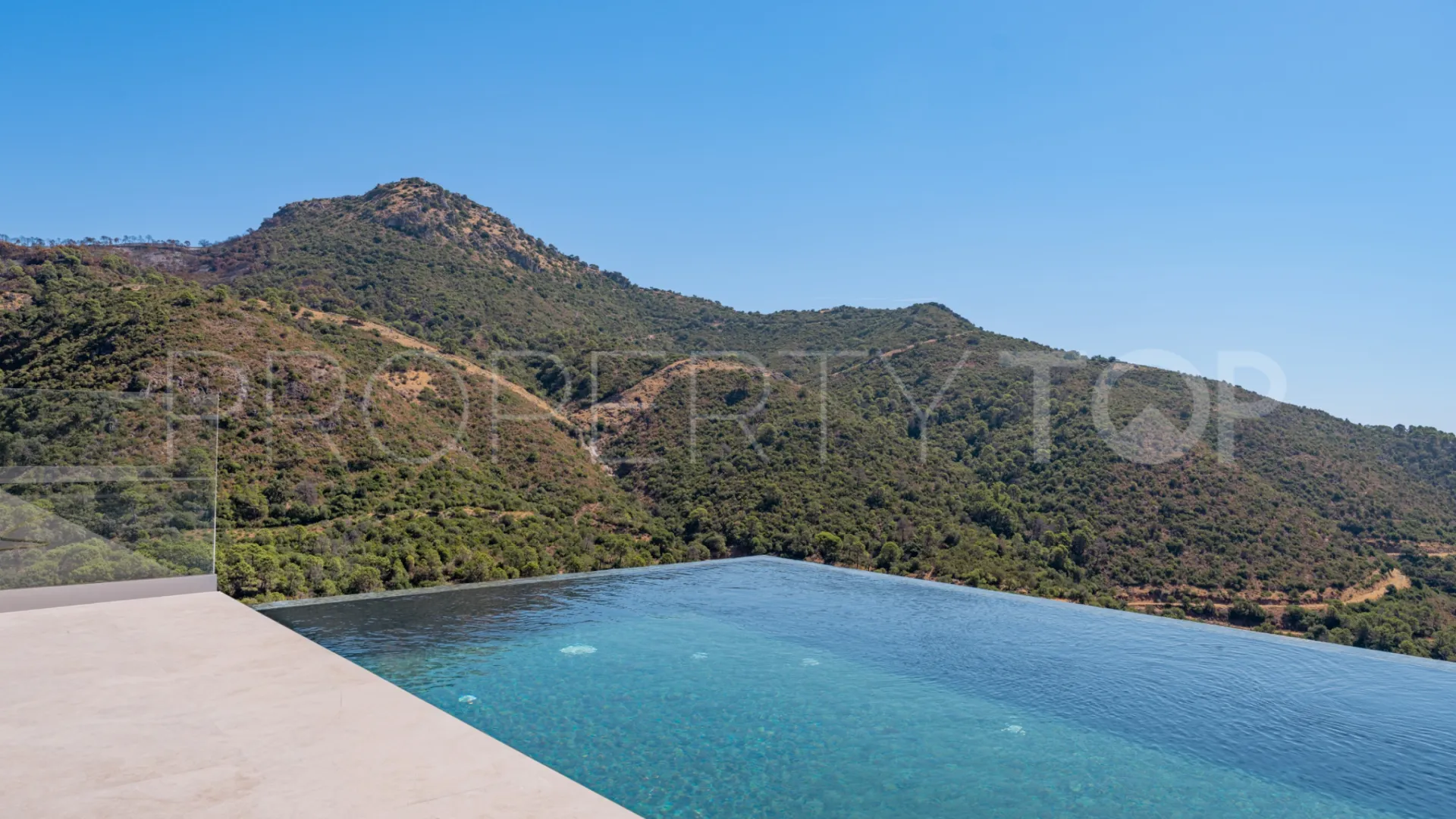 For sale Monte Mayor villa with 5 bedrooms