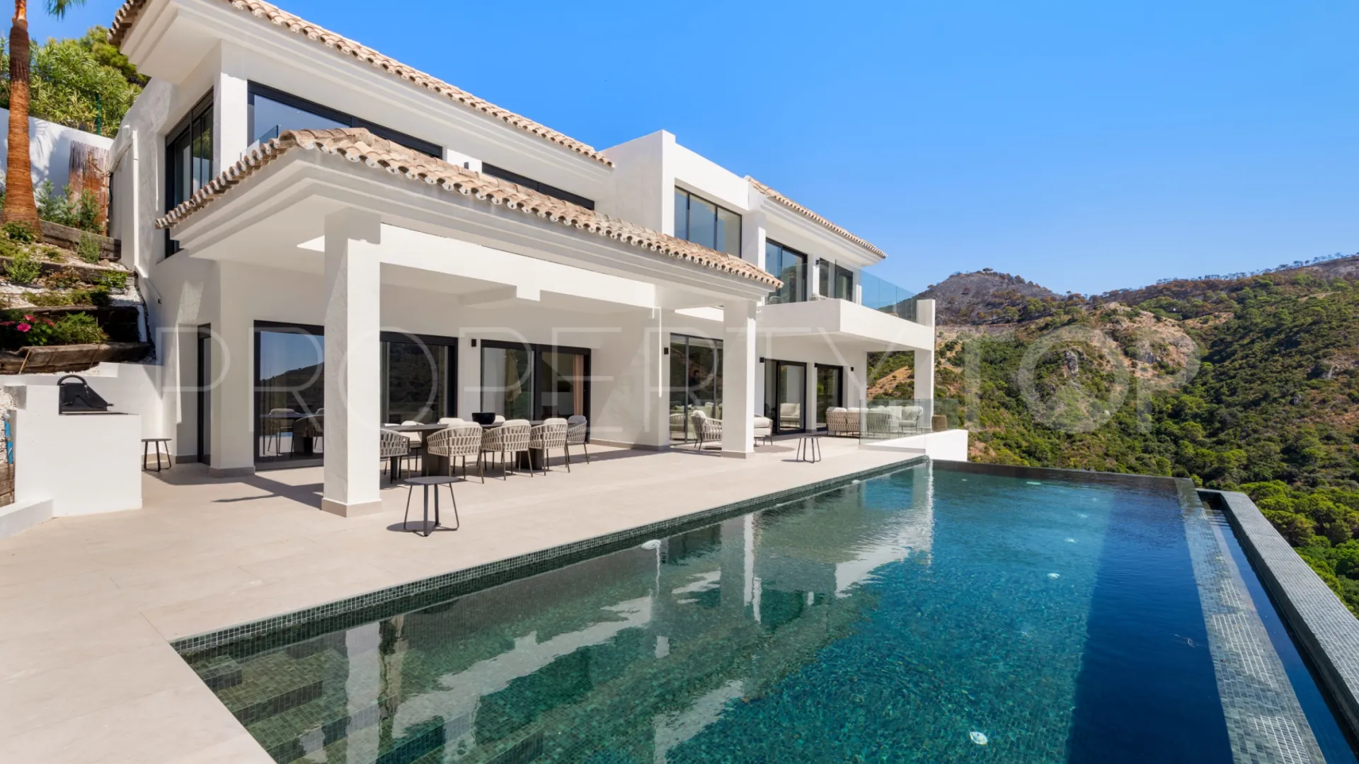 For sale Monte Mayor villa with 5 bedrooms