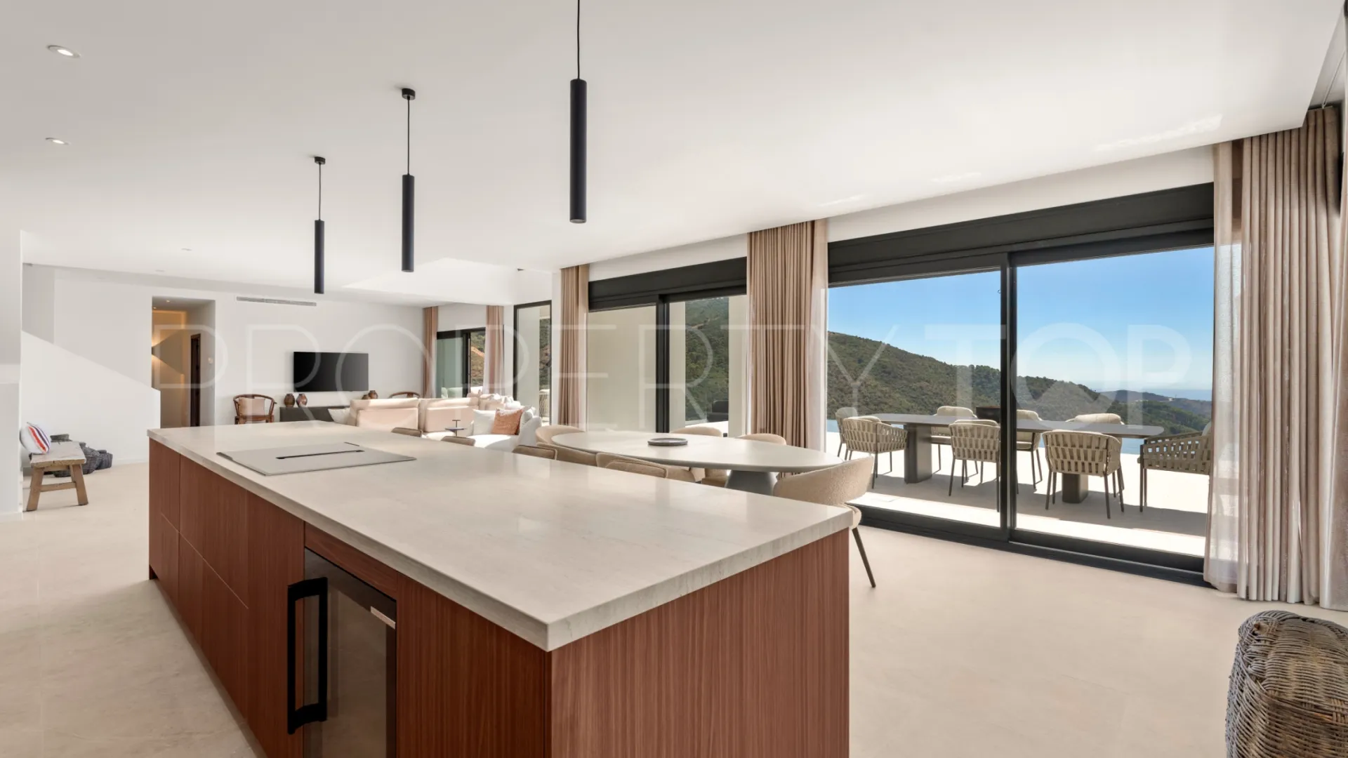 For sale Monte Mayor villa with 5 bedrooms