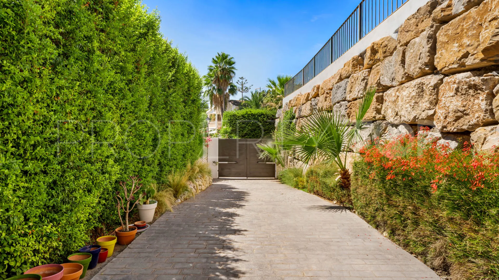 For sale 8 bedrooms villa in Paraiso Alto