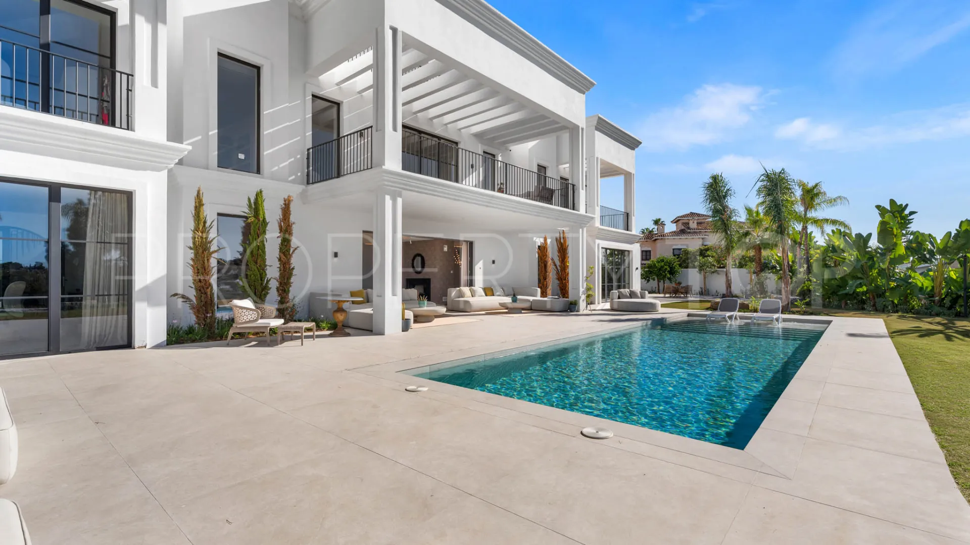 For sale 8 bedrooms villa in Paraiso Alto