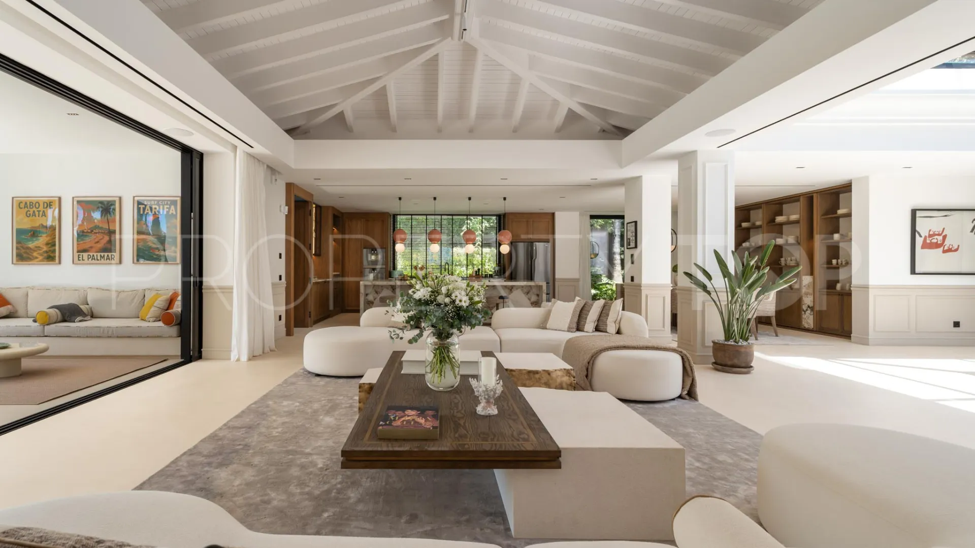 Villa de 6 dormitorios en venta en Nueva Andalucia