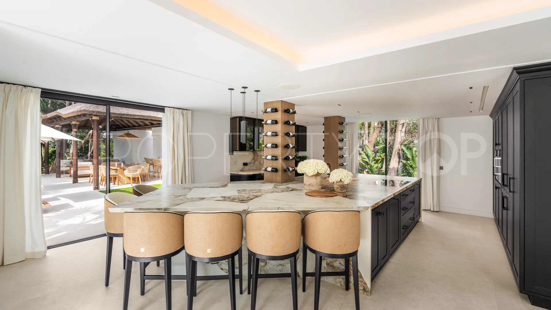 Comprar villa con 5 dormitorios en Las Brisas