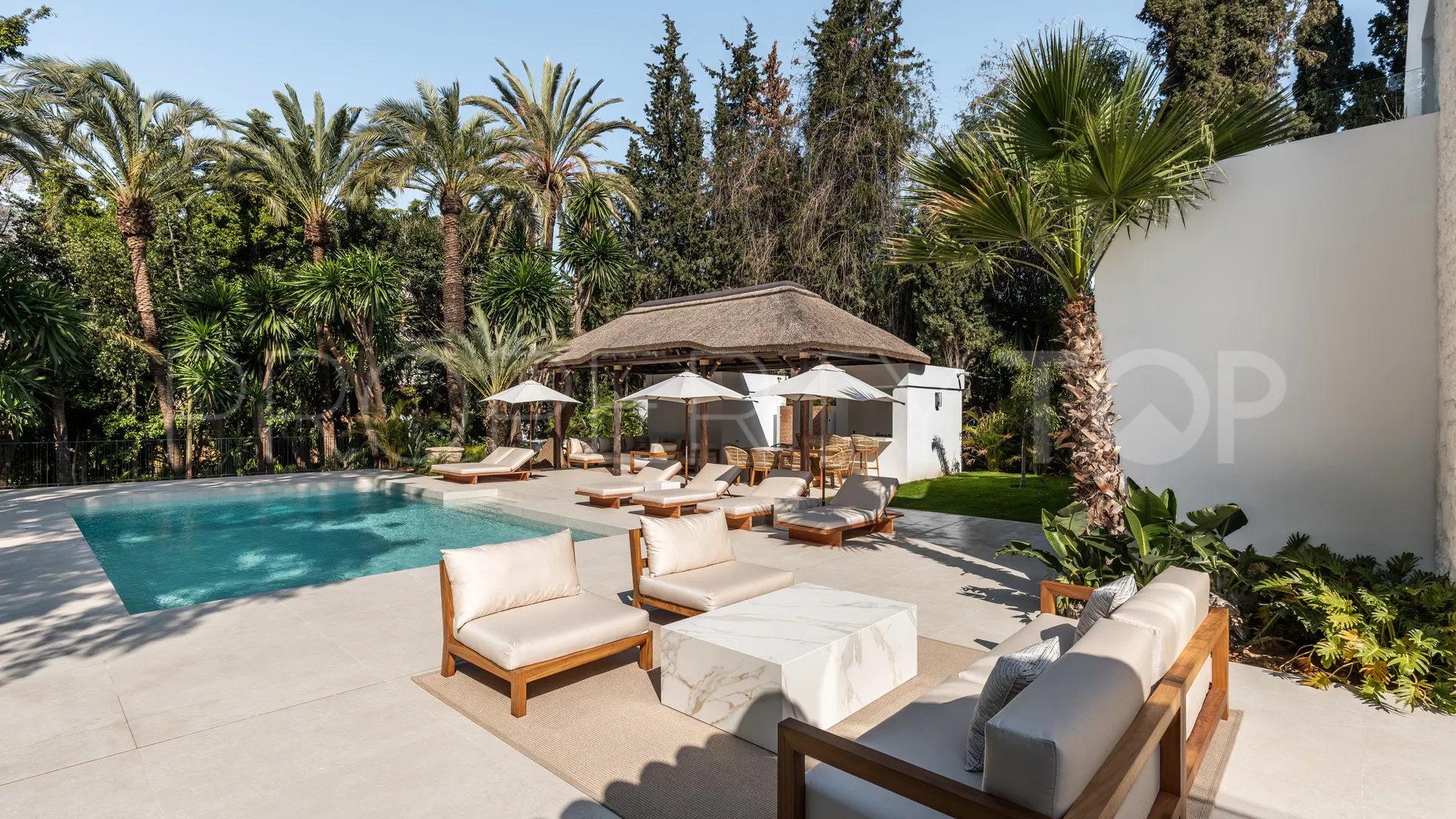Comprar villa con 5 dormitorios en Las Brisas