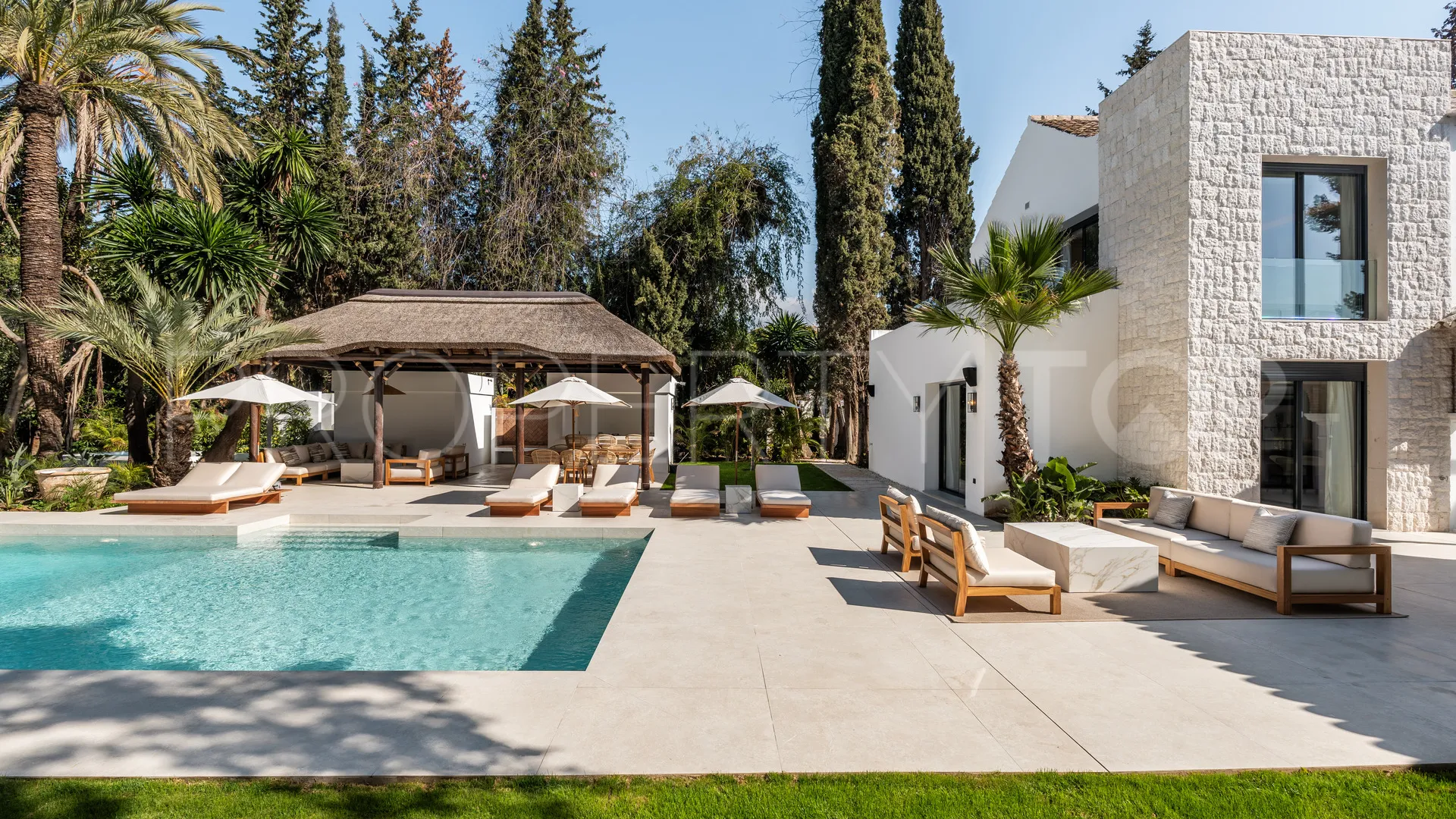 Comprar villa con 5 dormitorios en Las Brisas