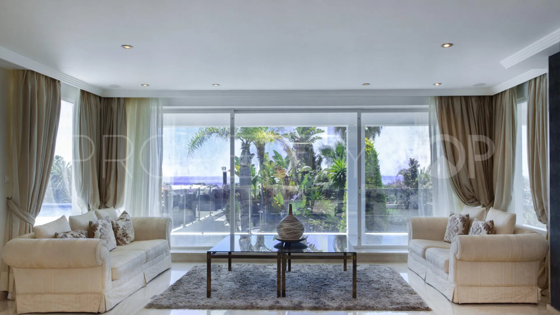 For sale villa with 8 bedrooms in Elviria