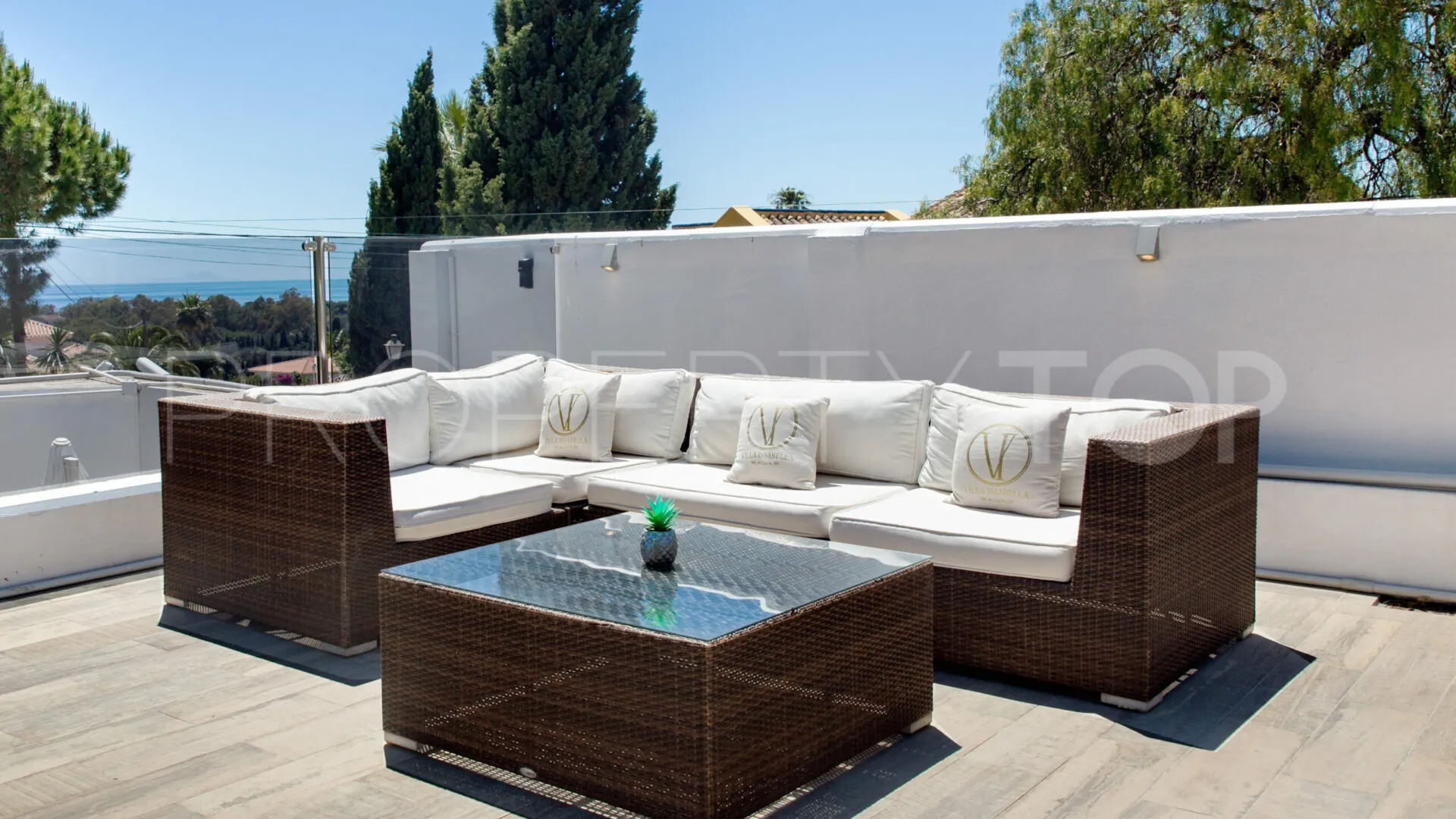 For sale villa with 8 bedrooms in Elviria