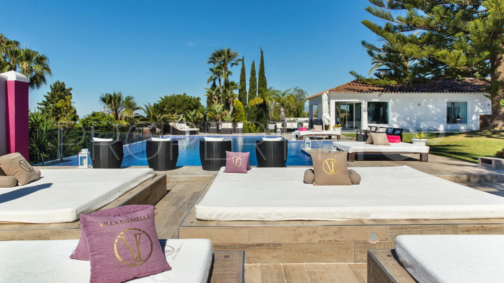 For sale villa with 8 bedrooms in Elviria