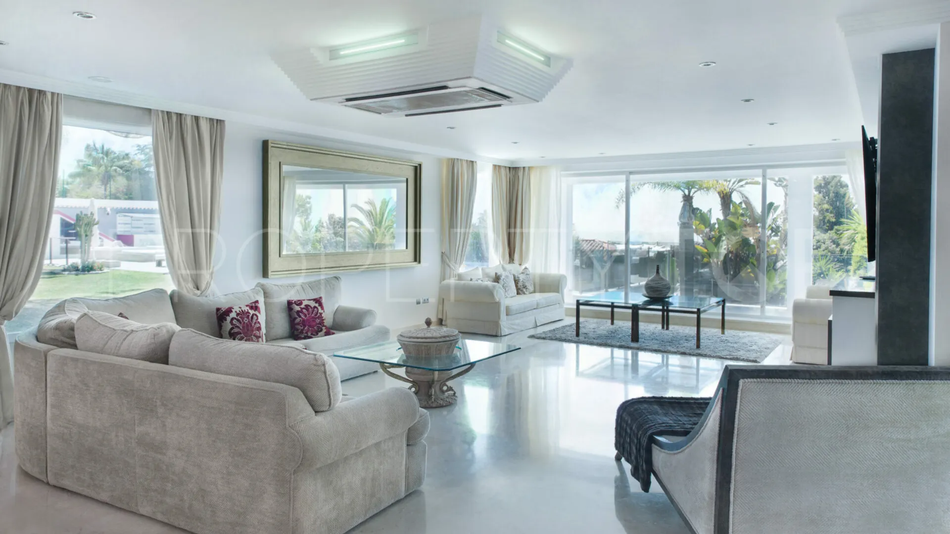 For sale villa with 8 bedrooms in Elviria
