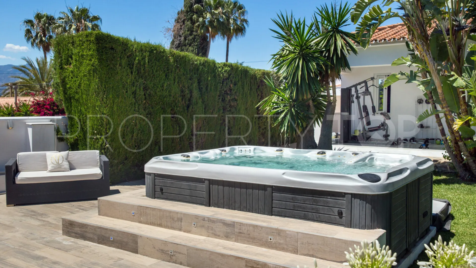 For sale villa with 8 bedrooms in Elviria