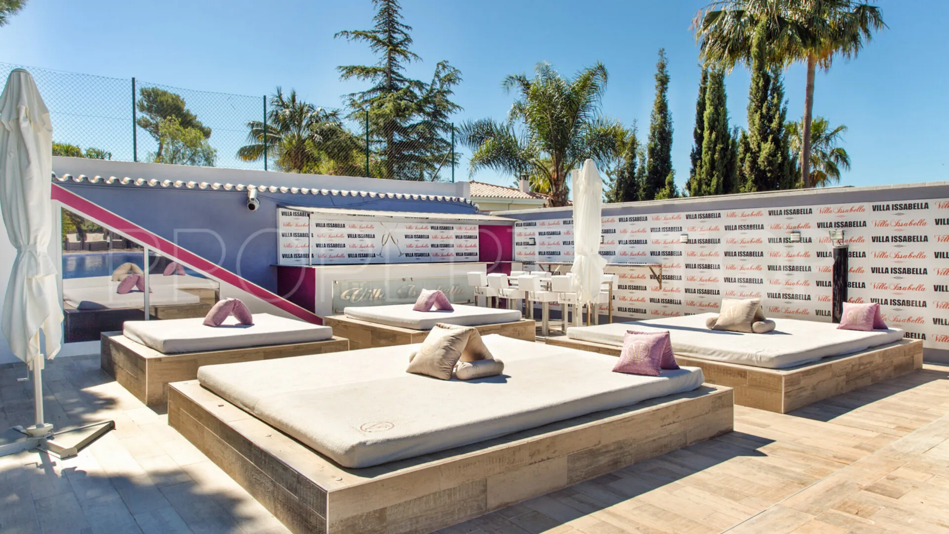 For sale villa with 8 bedrooms in Elviria