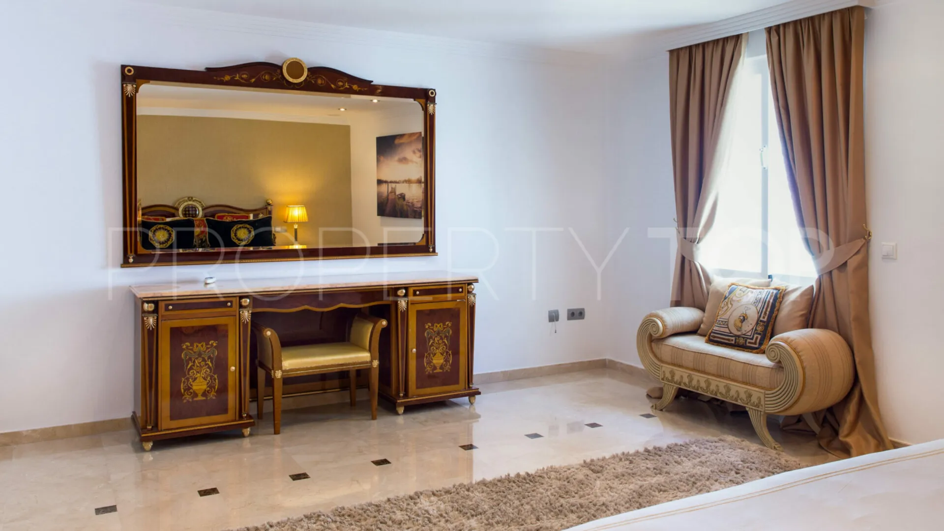 For sale villa with 8 bedrooms in Elviria