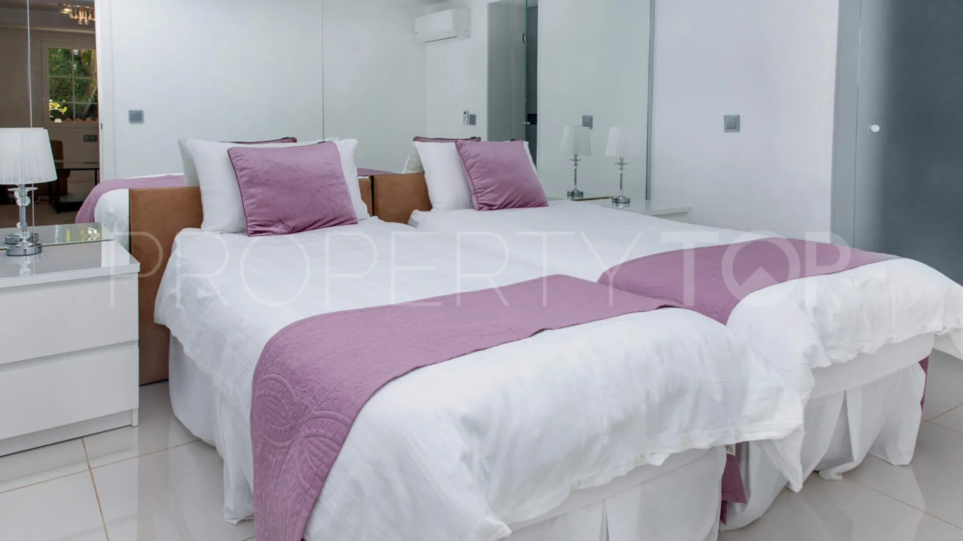 For sale villa with 8 bedrooms in Elviria