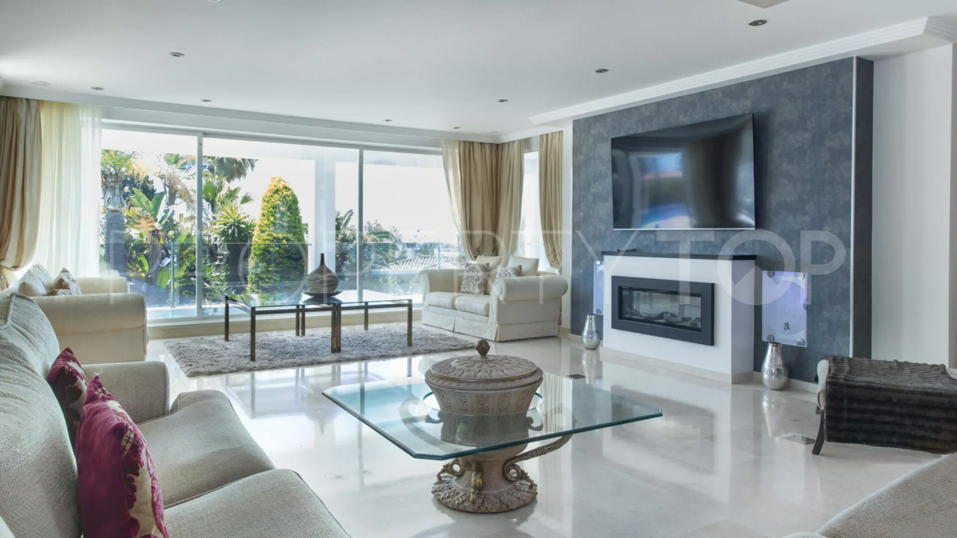 For sale villa with 8 bedrooms in Elviria