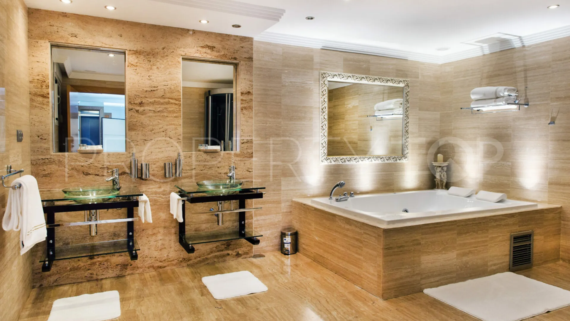 For sale villa with 8 bedrooms in Elviria
