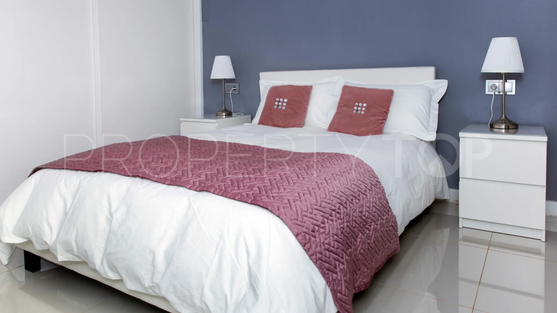 For sale villa with 8 bedrooms in Elviria