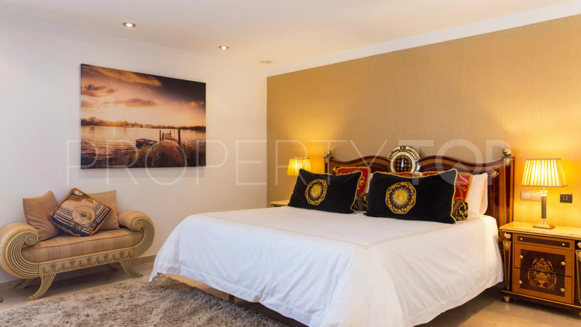 For sale villa with 8 bedrooms in Elviria