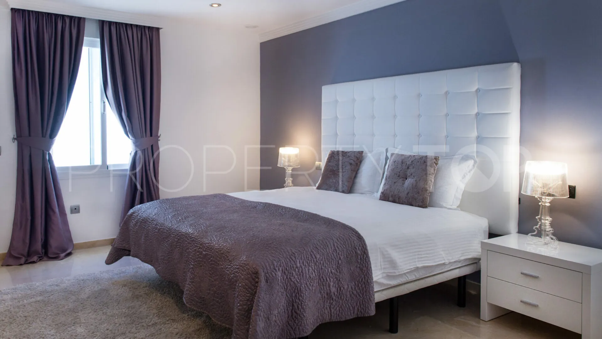 For sale villa with 8 bedrooms in Elviria
