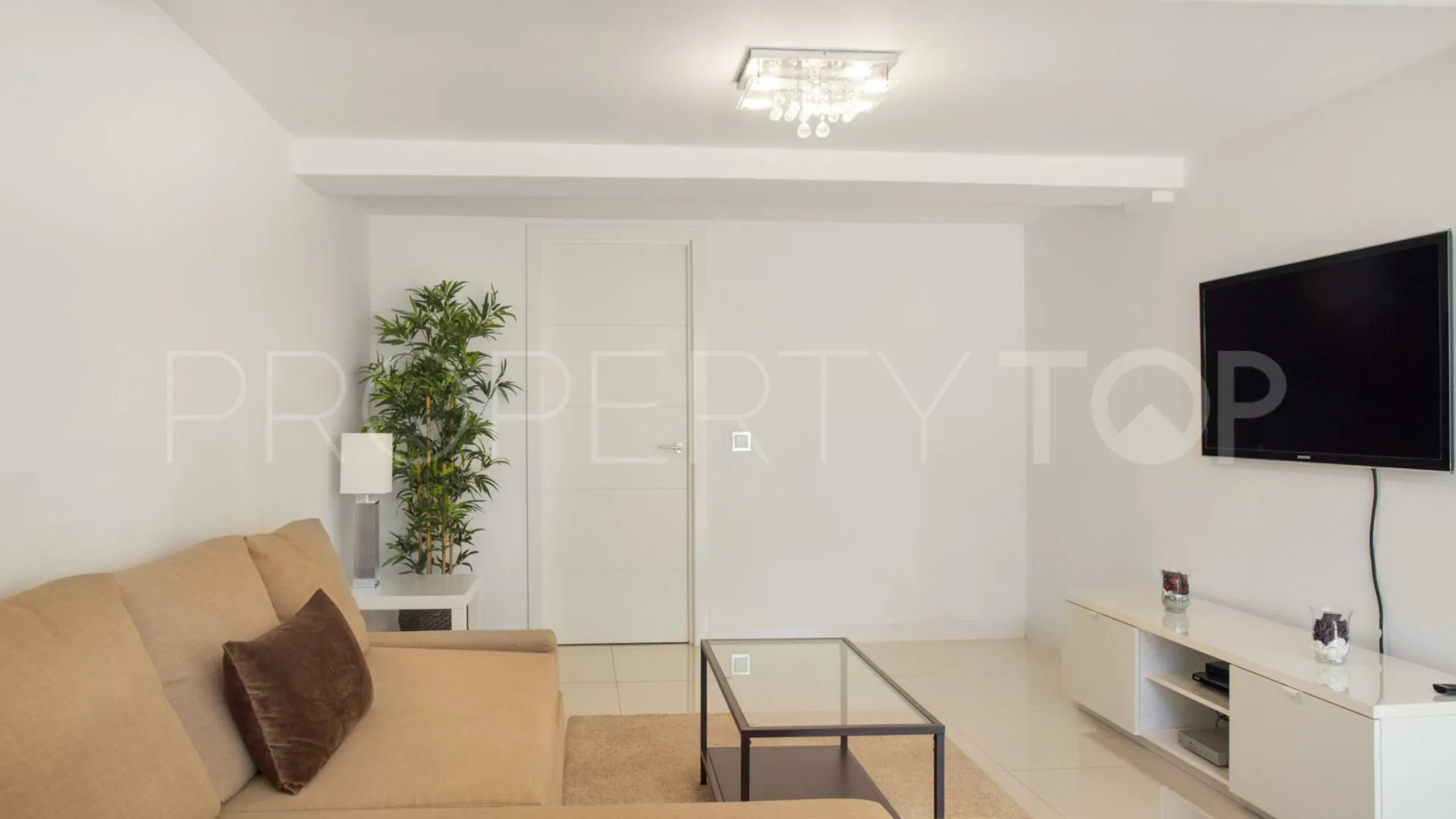 For sale villa with 8 bedrooms in Elviria