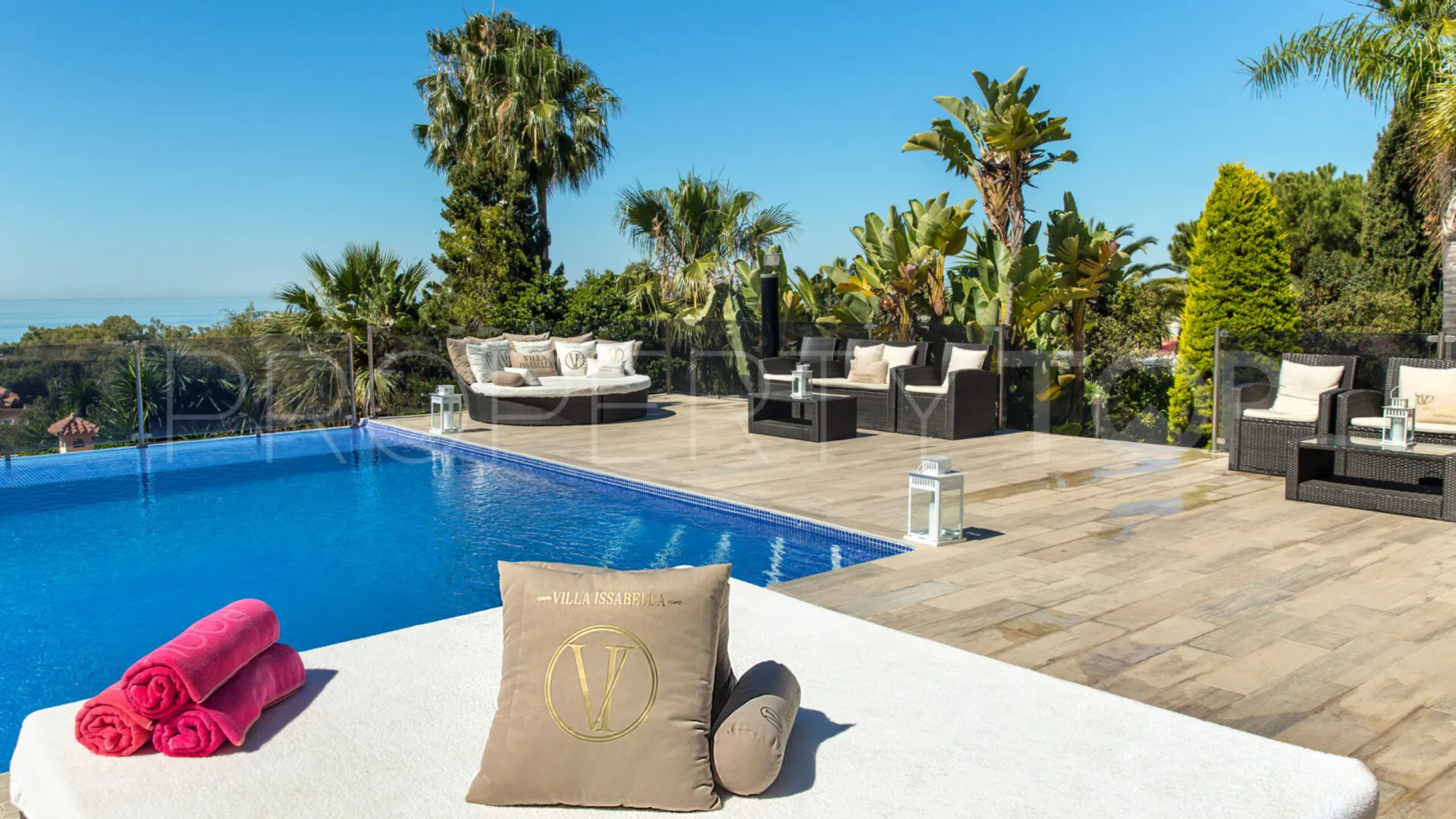 For sale villa with 8 bedrooms in Elviria