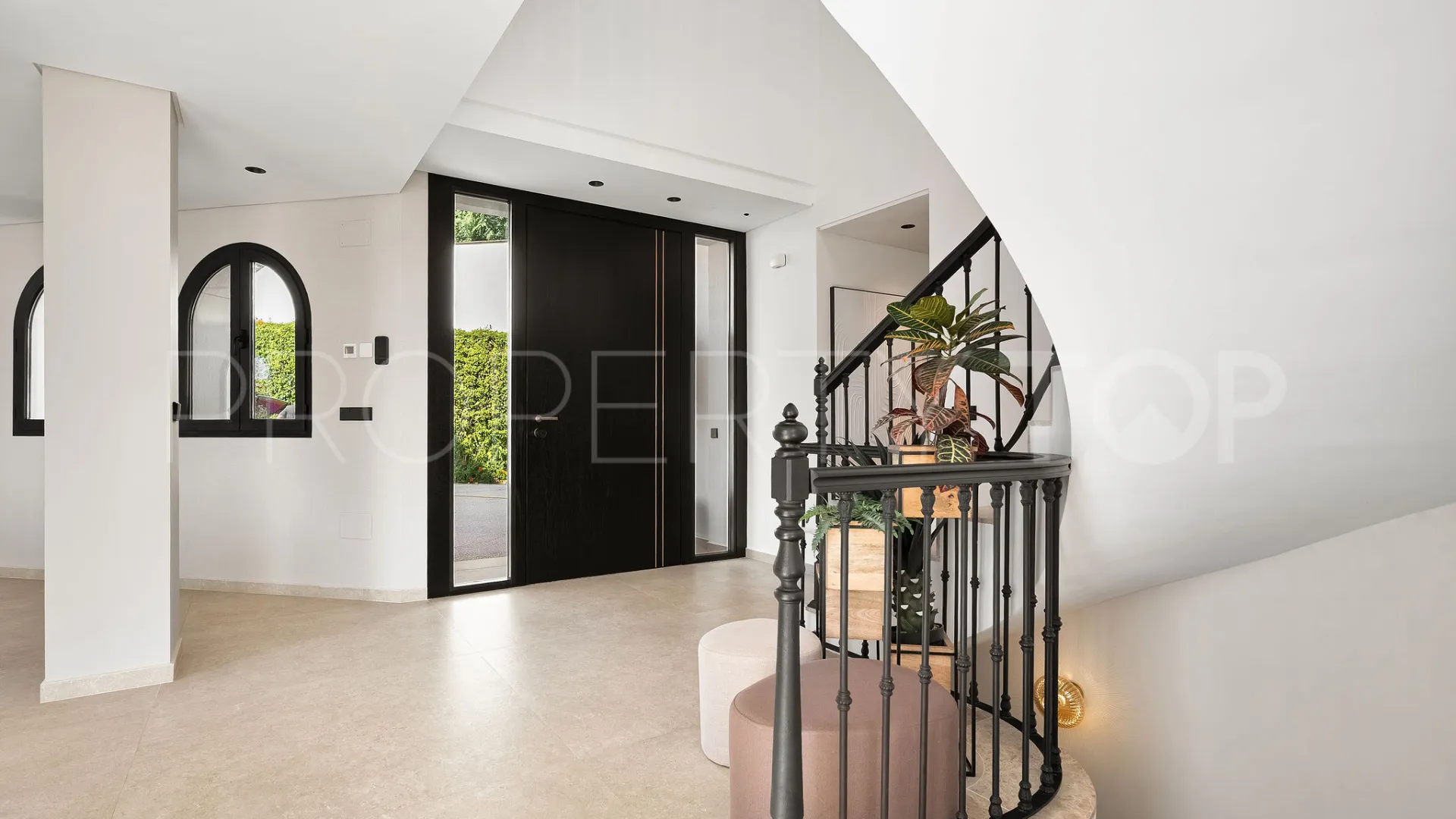 For sale Los Arqueros villa with 5 bedrooms