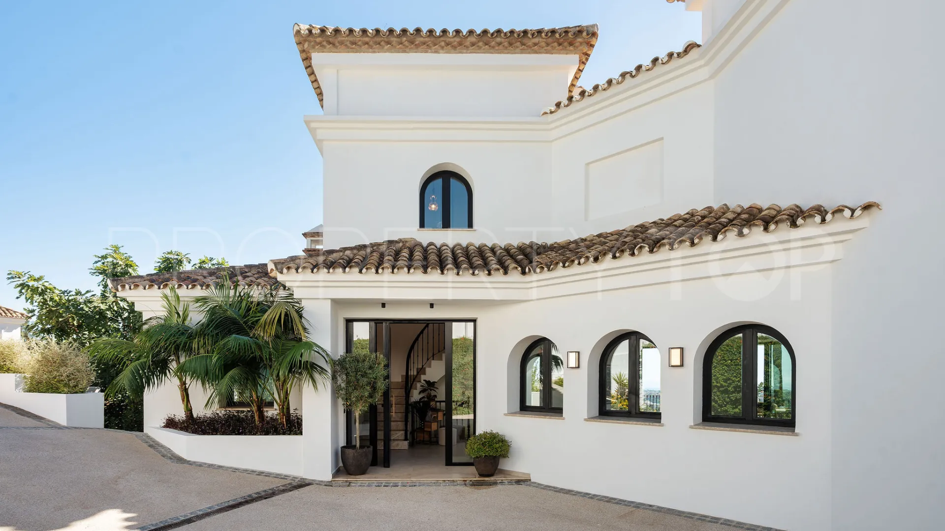For sale Los Arqueros villa with 5 bedrooms