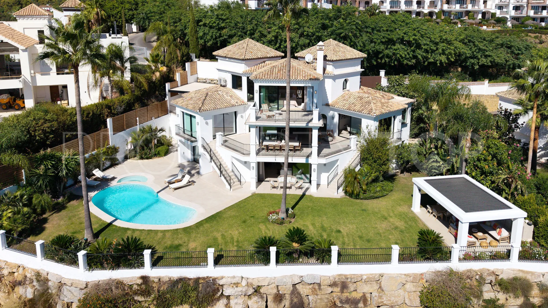 For sale Los Arqueros villa with 5 bedrooms
