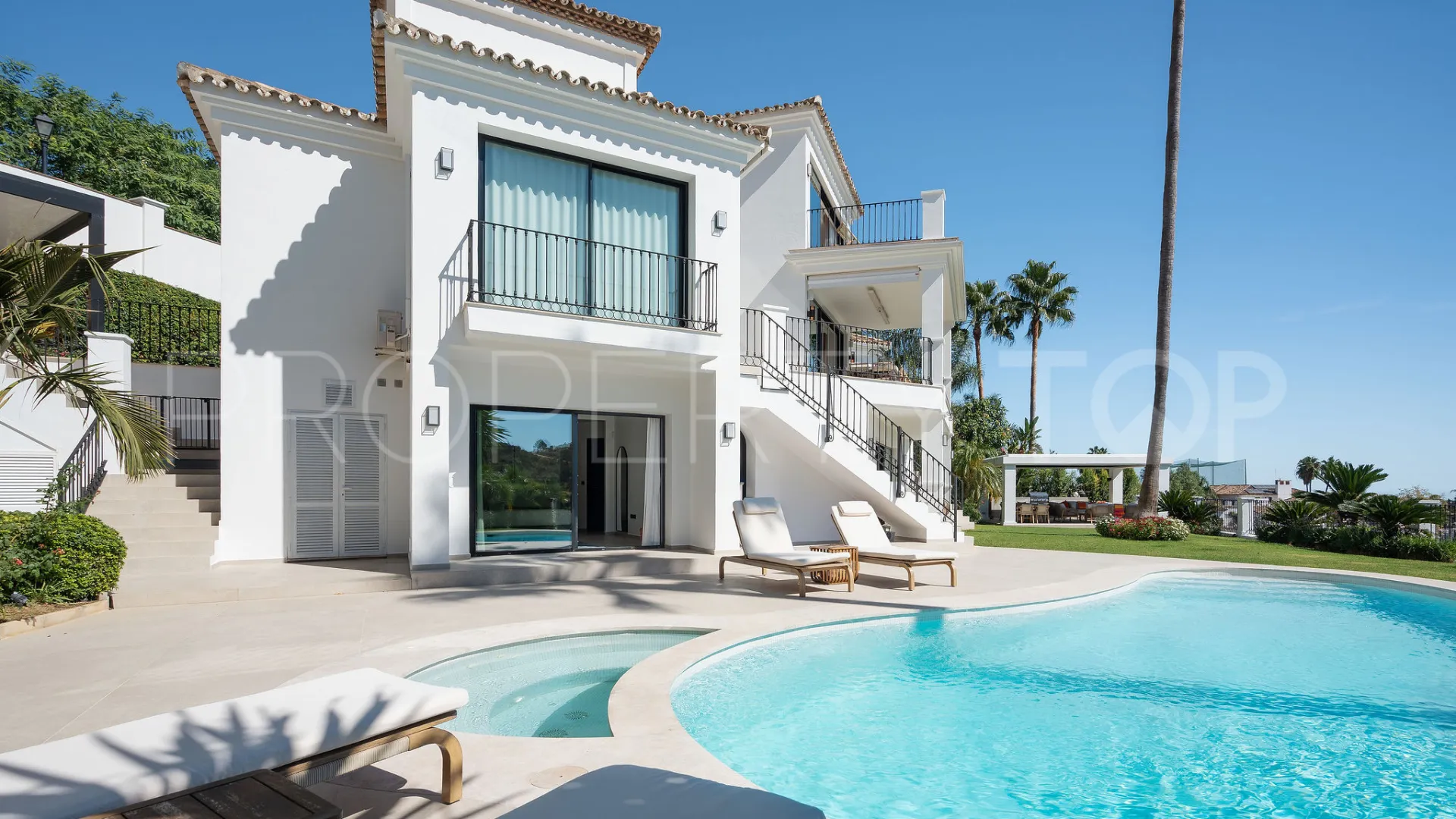 For sale Los Arqueros villa with 5 bedrooms