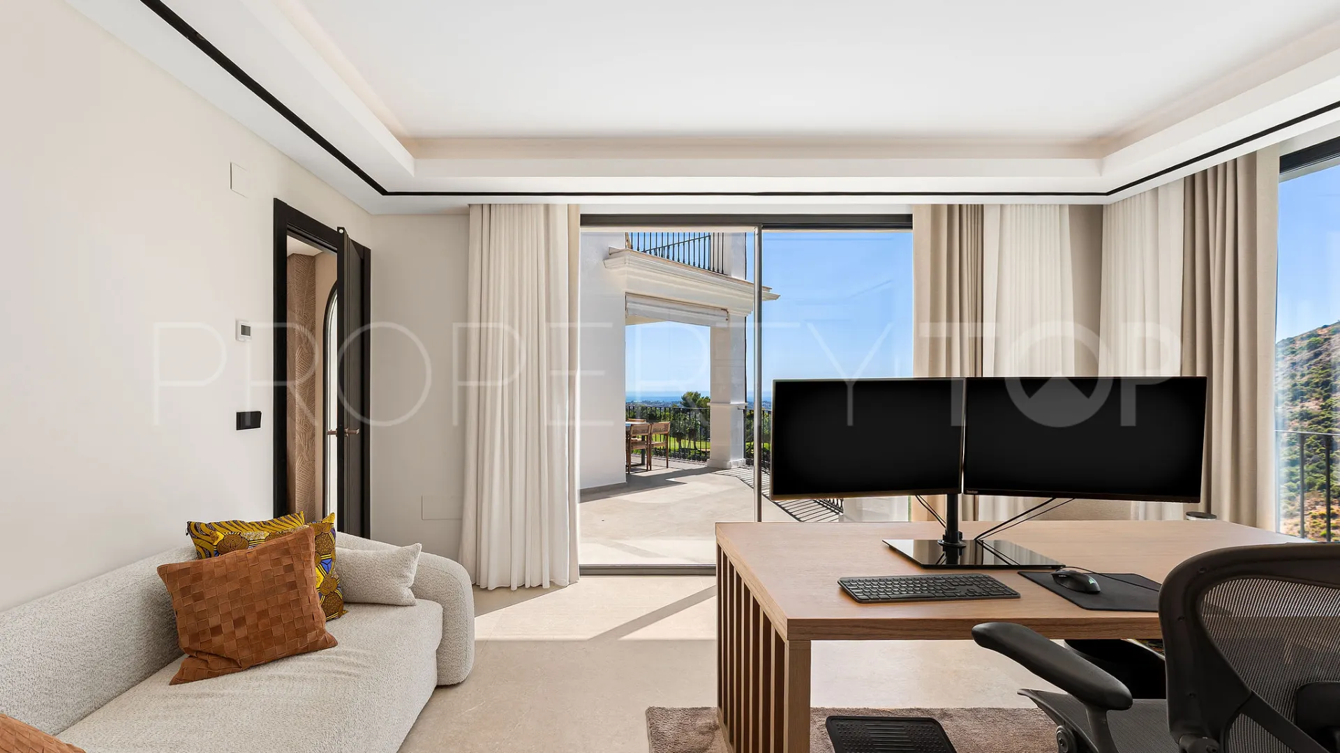 For sale Los Arqueros villa with 5 bedrooms