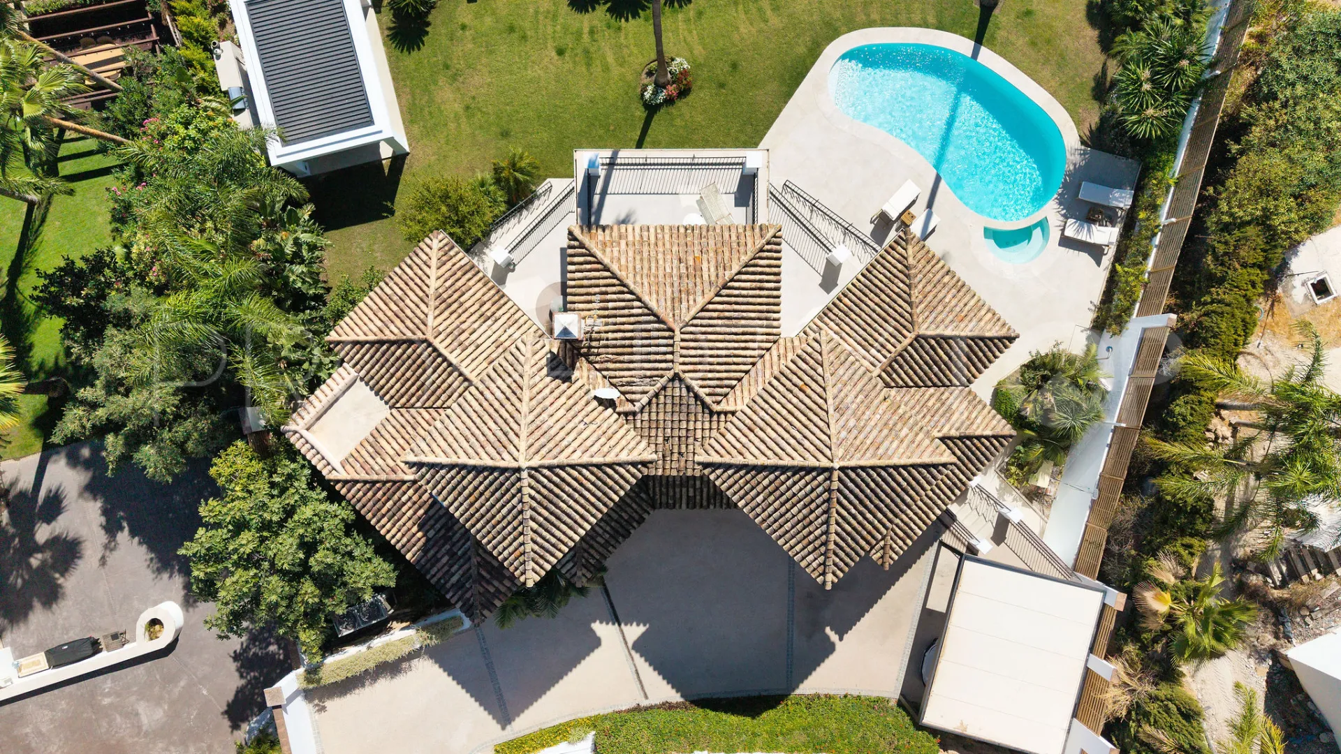 For sale Los Arqueros villa with 5 bedrooms