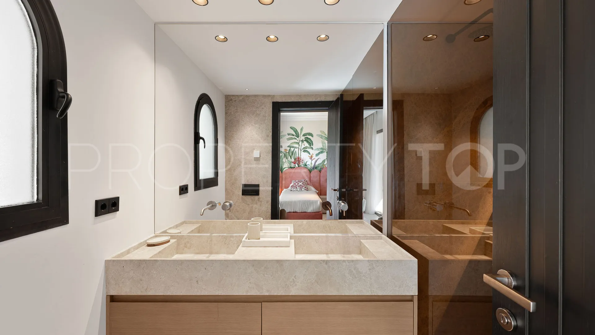 For sale Los Arqueros villa with 5 bedrooms