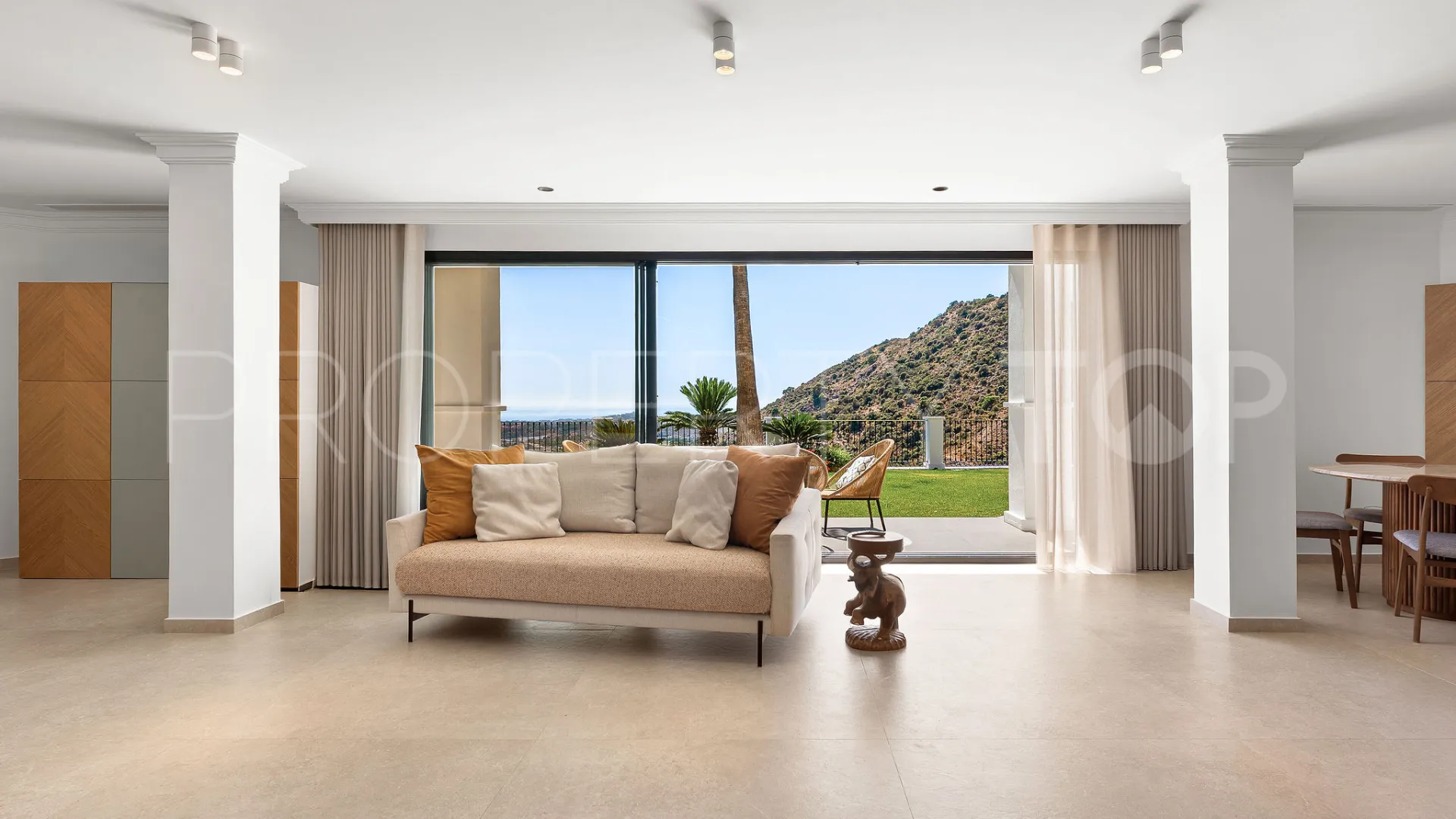 For sale Los Arqueros villa with 5 bedrooms
