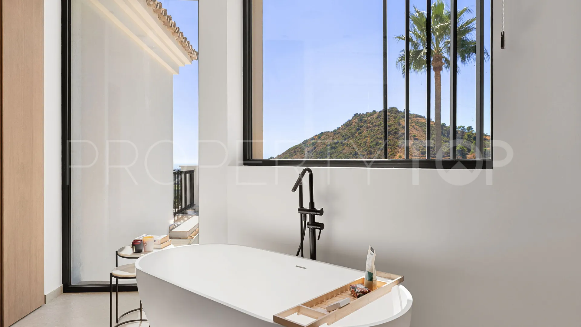 For sale Los Arqueros villa with 5 bedrooms