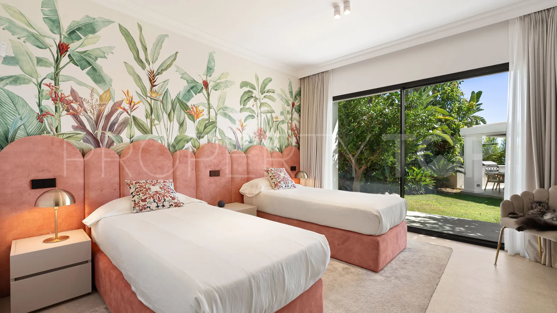 For sale Los Arqueros villa with 5 bedrooms