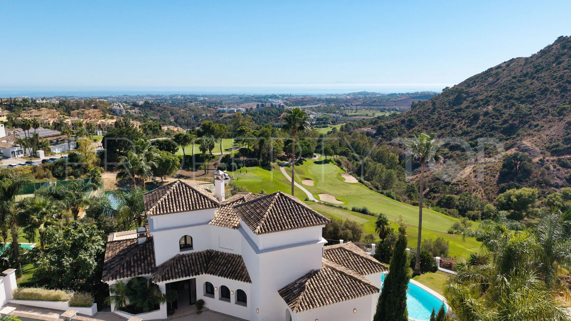 For sale Los Arqueros villa with 5 bedrooms