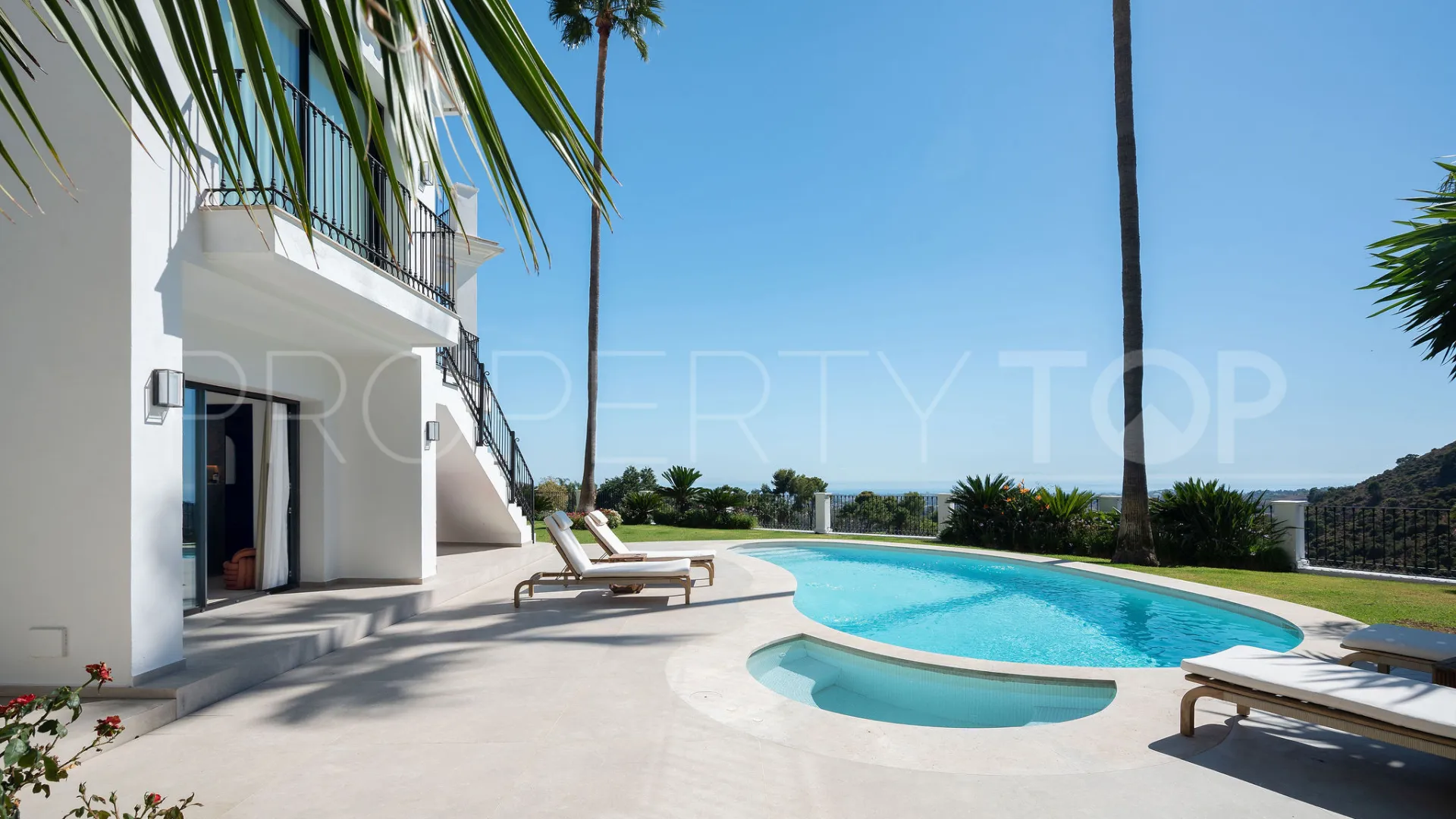 For sale Los Arqueros villa with 5 bedrooms
