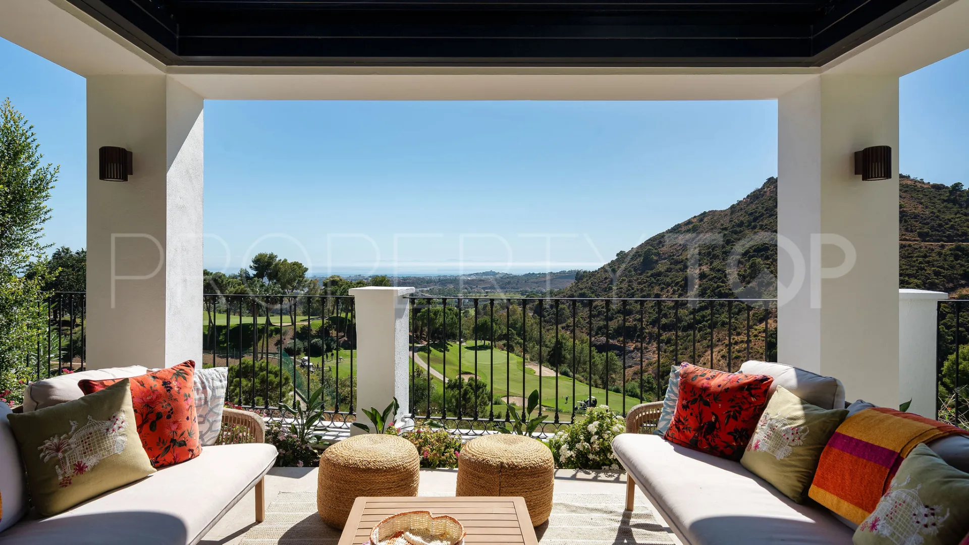 For sale Los Arqueros villa with 5 bedrooms