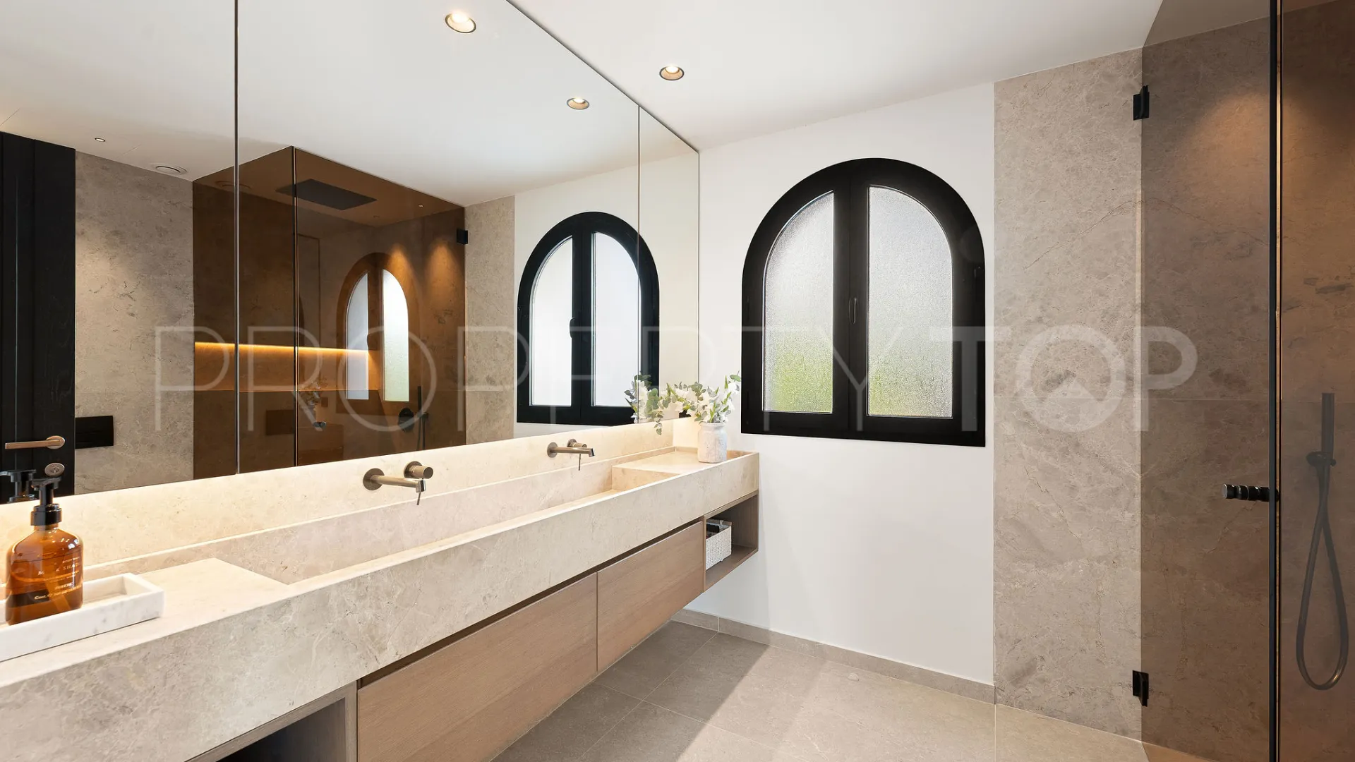 For sale Los Arqueros villa with 5 bedrooms