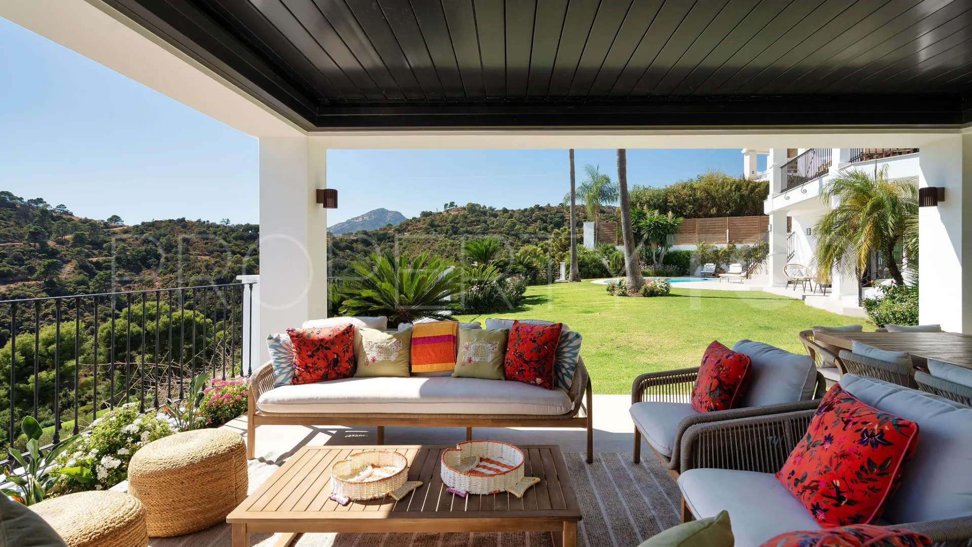 For sale Los Arqueros villa with 5 bedrooms