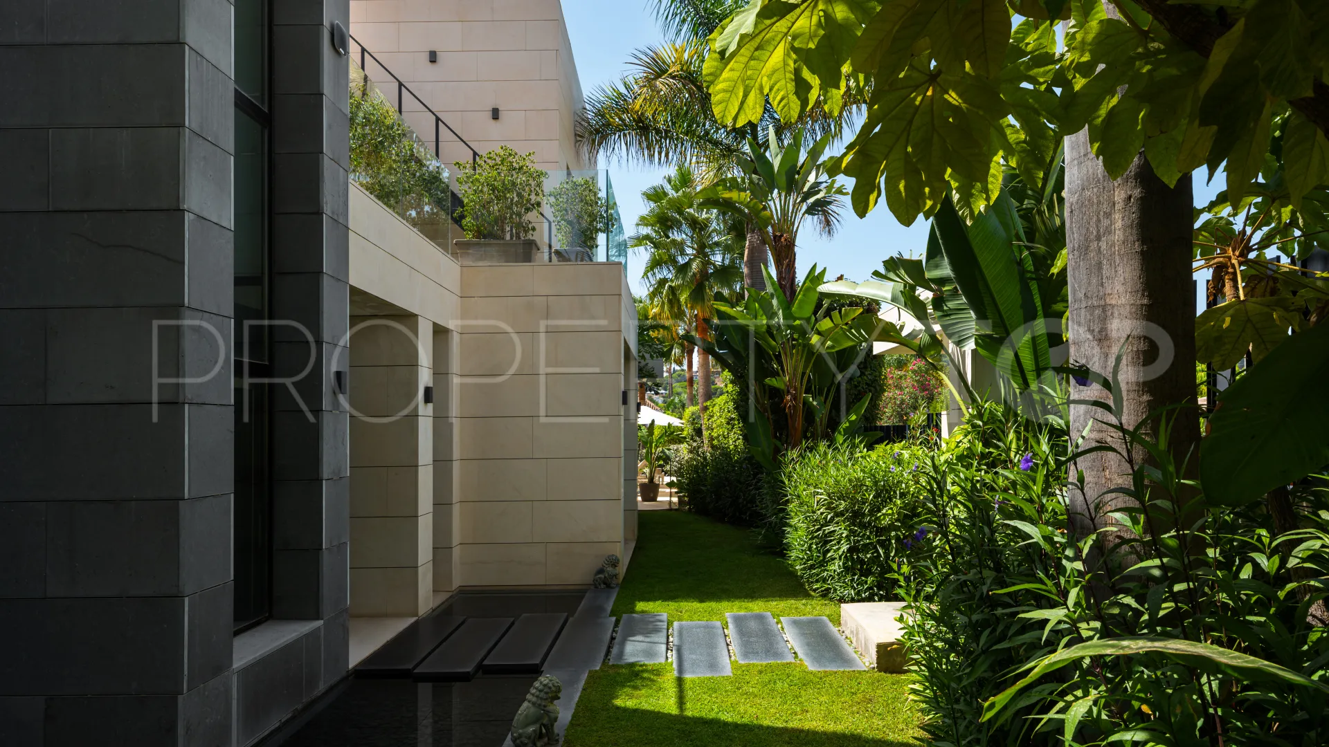 Villa with 6 bedrooms for sale in Parcelas del Golf