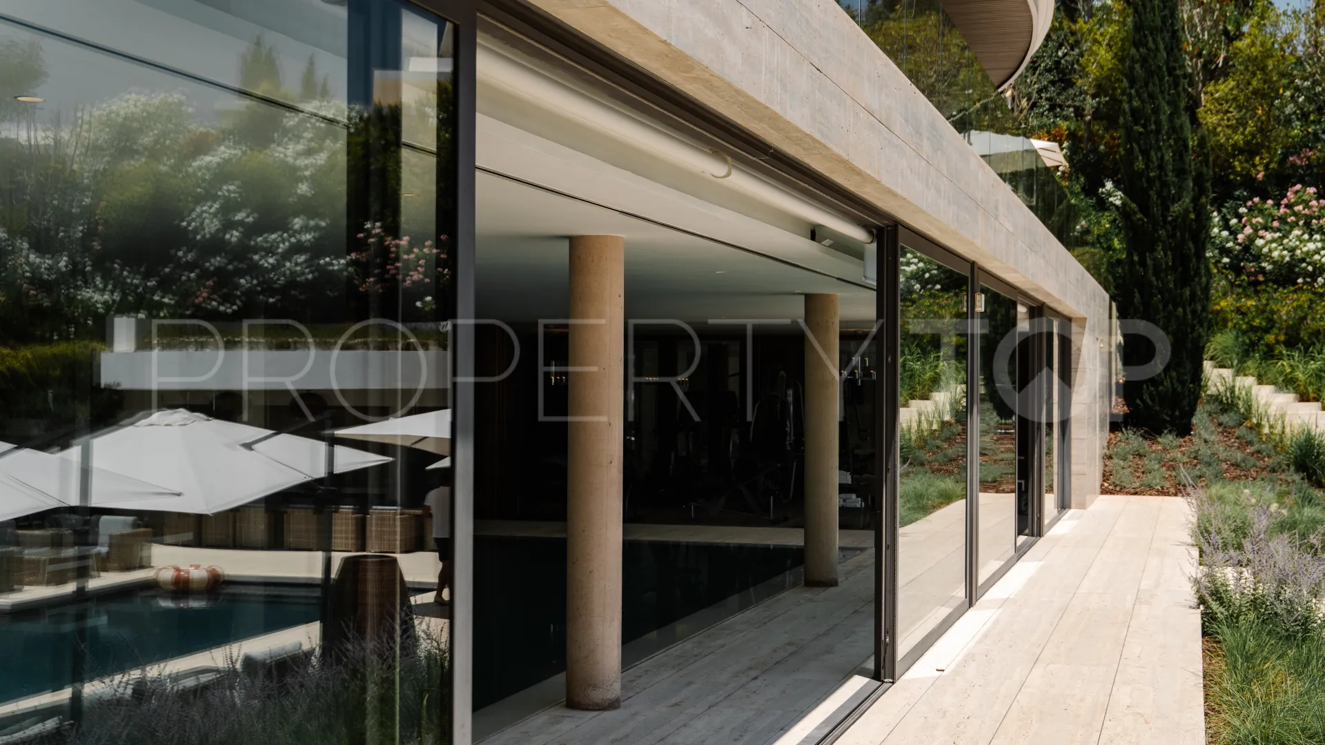 Villa a la venta con 5 dormitorios en La Reserva