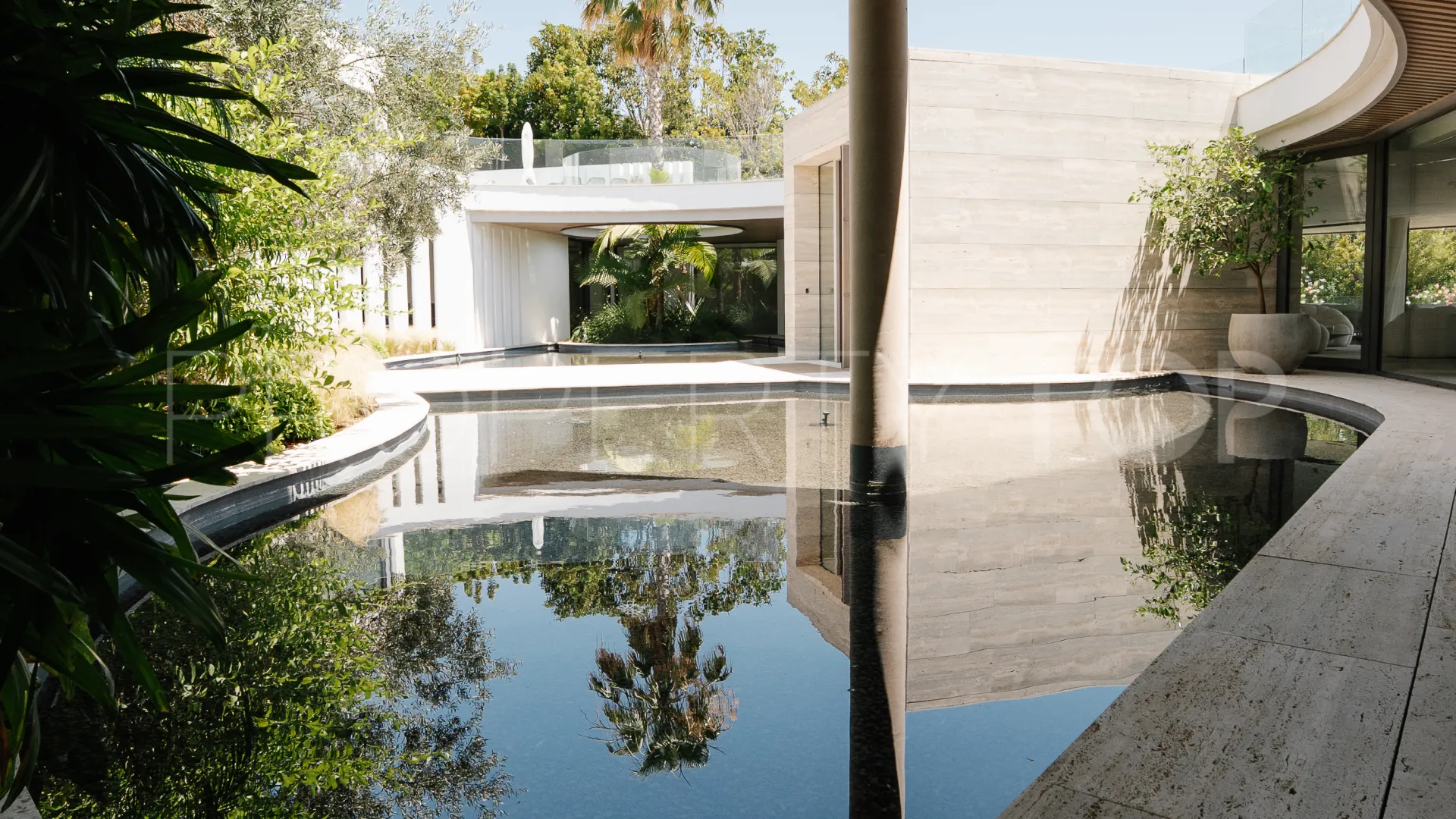 Villa a la venta con 5 dormitorios en La Reserva