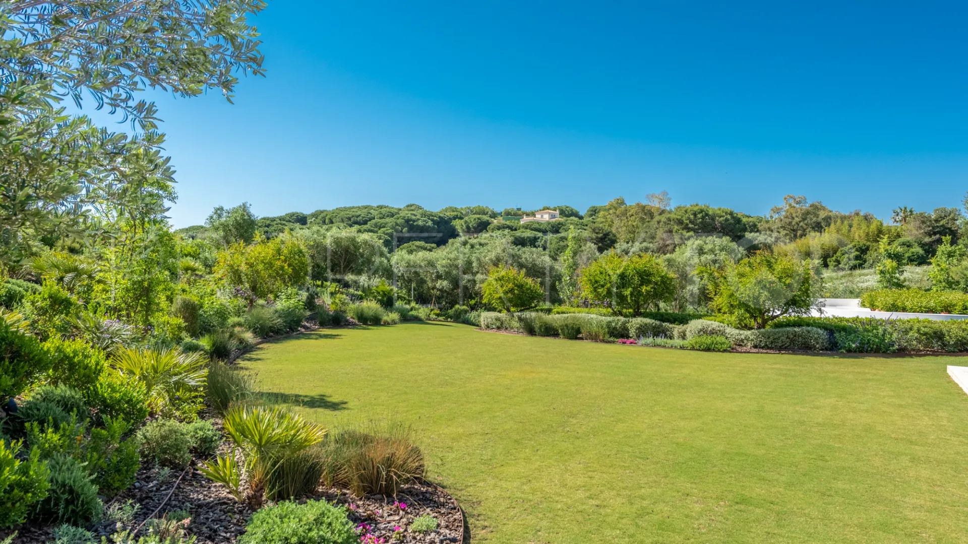 Villa a la venta con 5 dormitorios en La Reserva