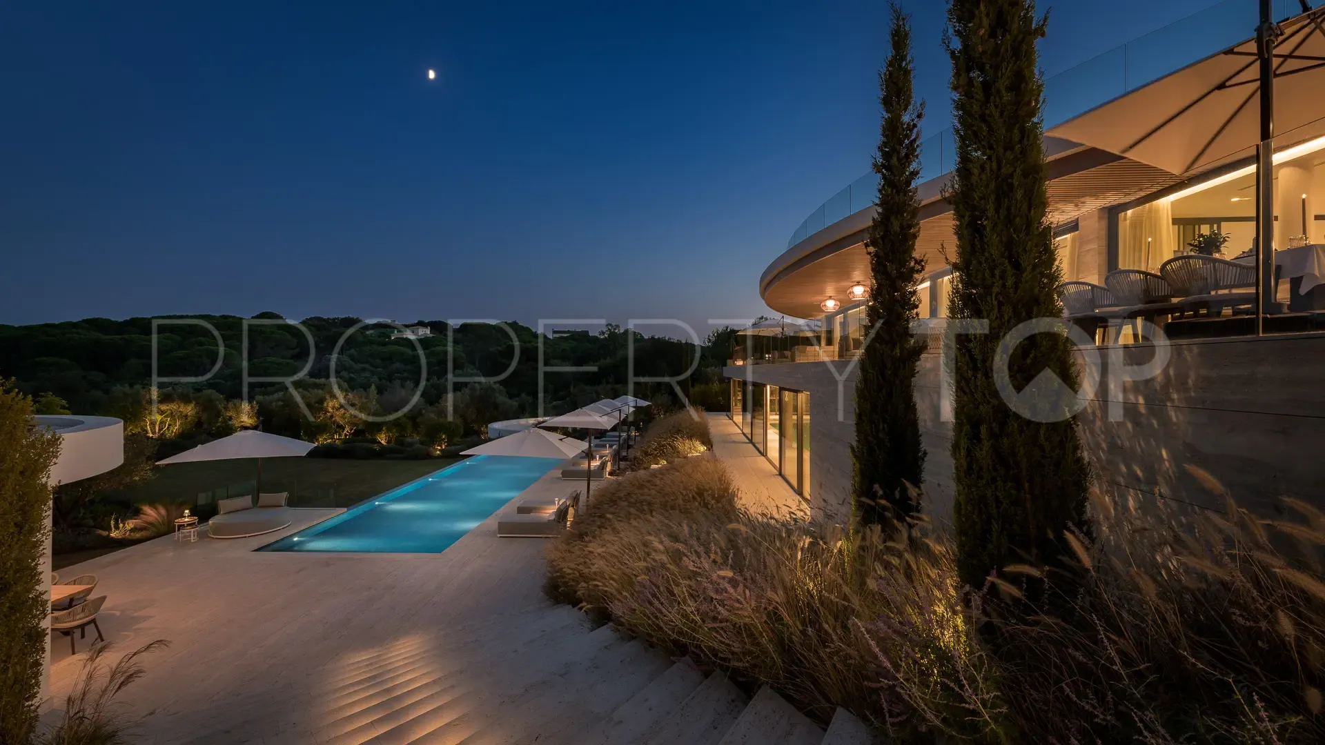 Villa a la venta con 5 dormitorios en La Reserva