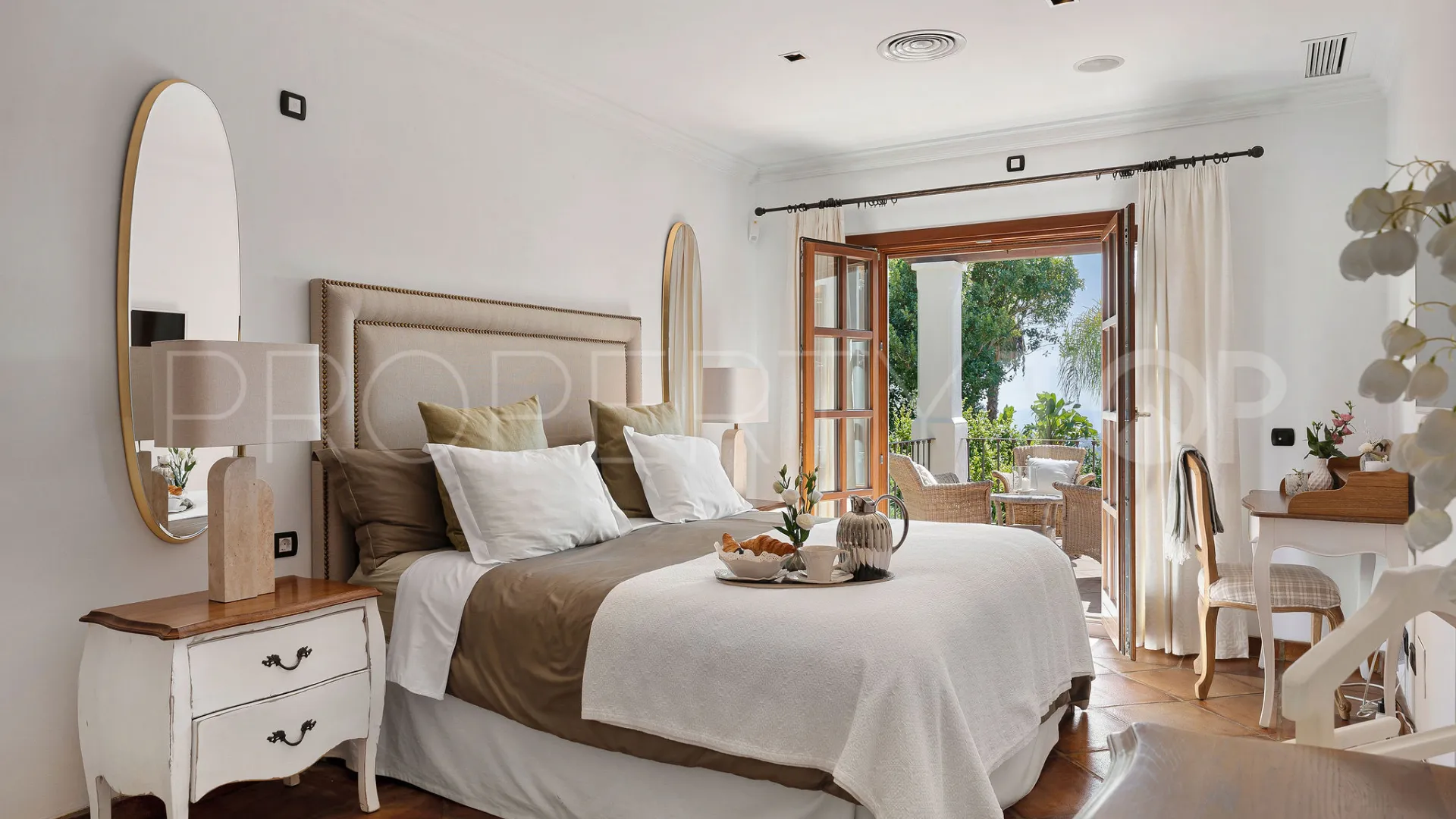 Buy villa in El Madroñal