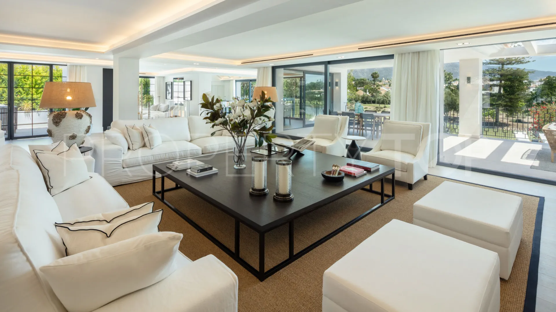 For sale villa in Nueva Andalucia with 5 bedrooms