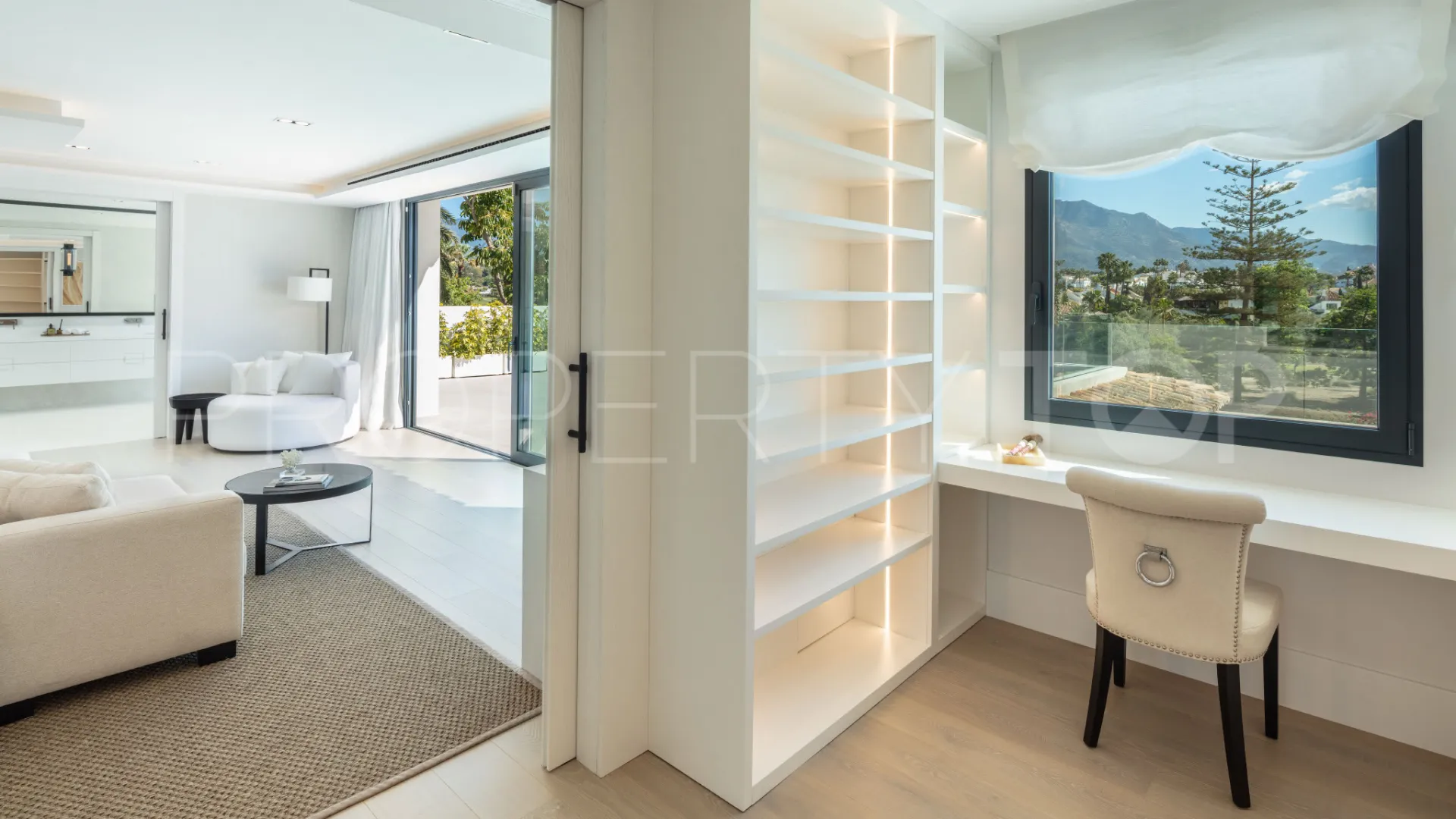 For sale villa in Nueva Andalucia with 5 bedrooms