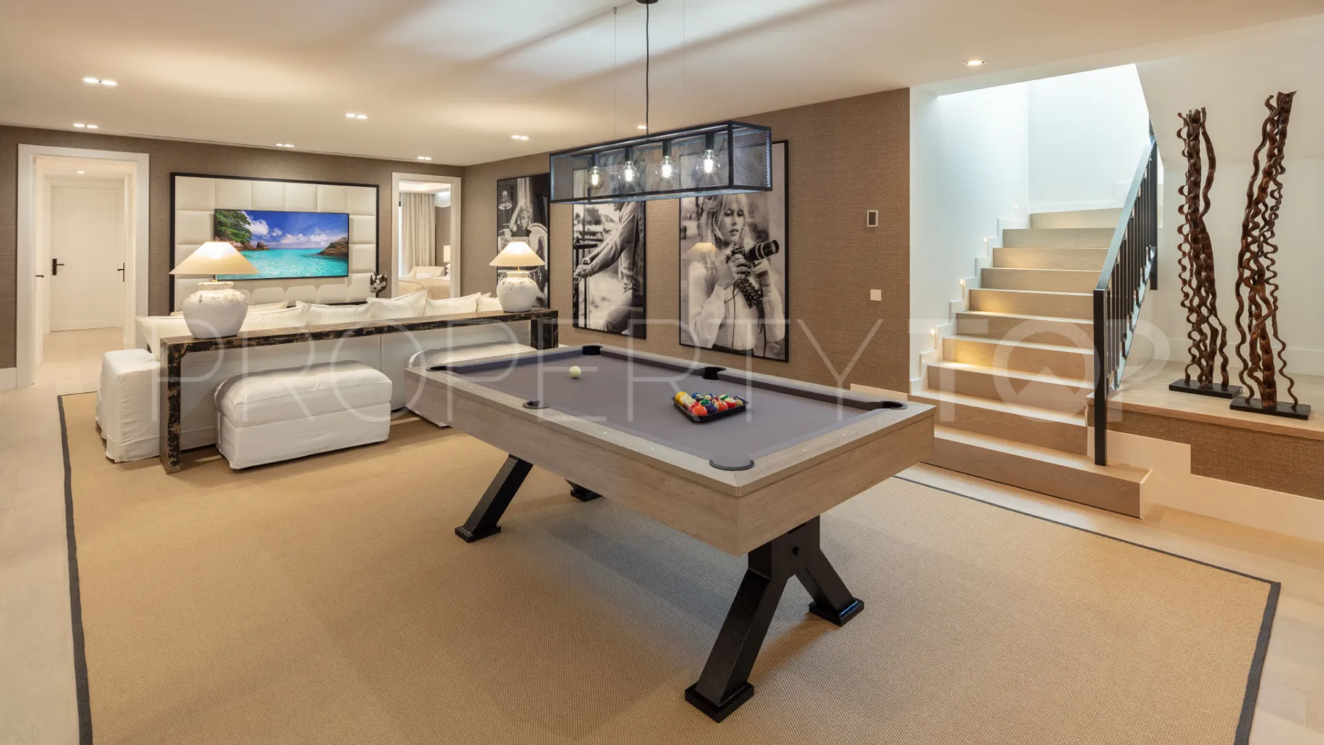 For sale villa in Nueva Andalucia with 5 bedrooms