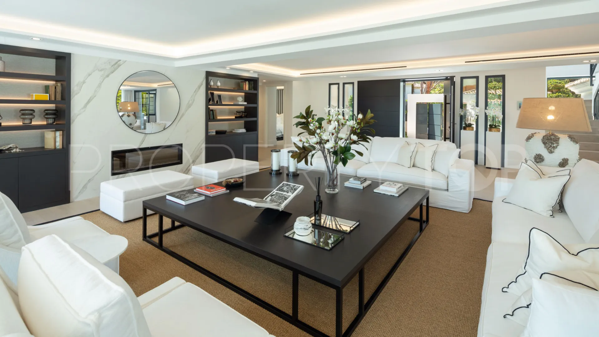 For sale villa in Nueva Andalucia with 5 bedrooms
