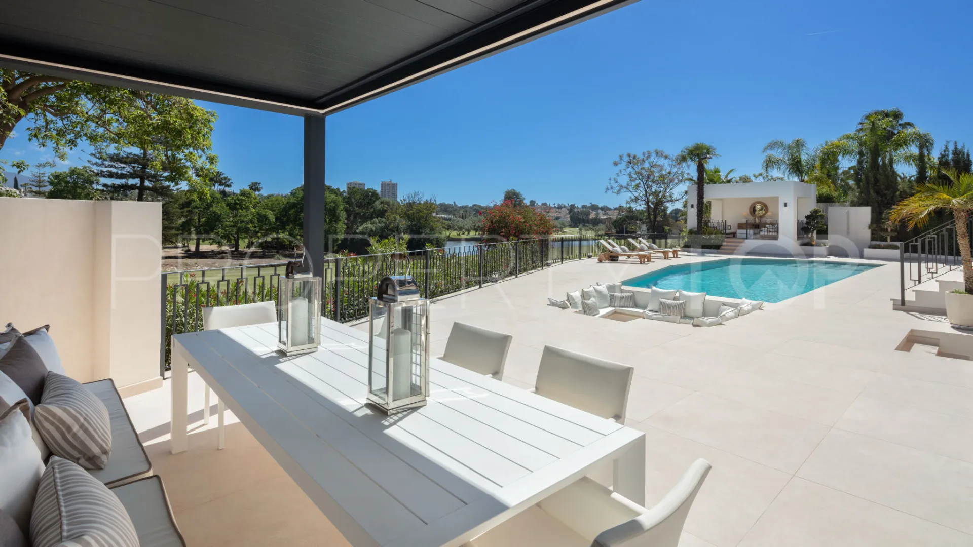 For sale villa in Nueva Andalucia with 5 bedrooms